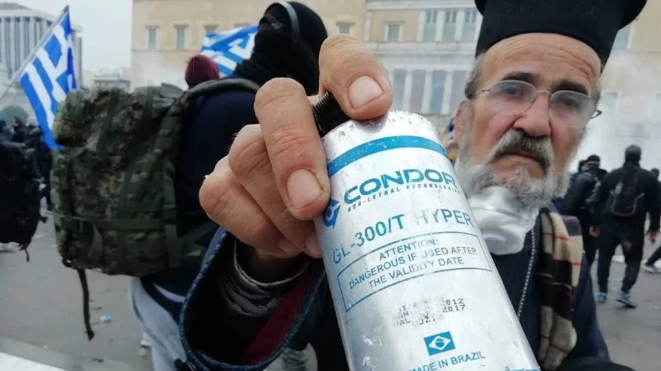 Ληγμένα και διεθνώς απαγορευμένα τα χημικά που έριξε η ΕΛΑΣ στο Σύνταγμα (εικόνες)